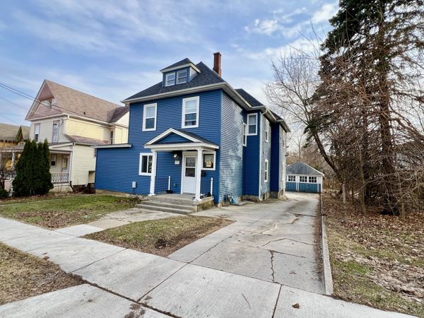 216 E South Street, Unit 2, Woodstock, IL 60098