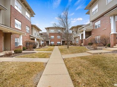 11217 N OAKWOOD Drive, Unit 53, Peoria, IL 61615