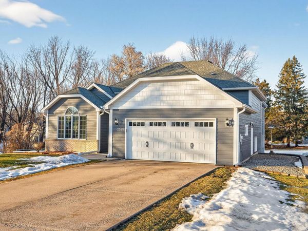 2539 Highwood Avenue E, Maplewood, MN 55119