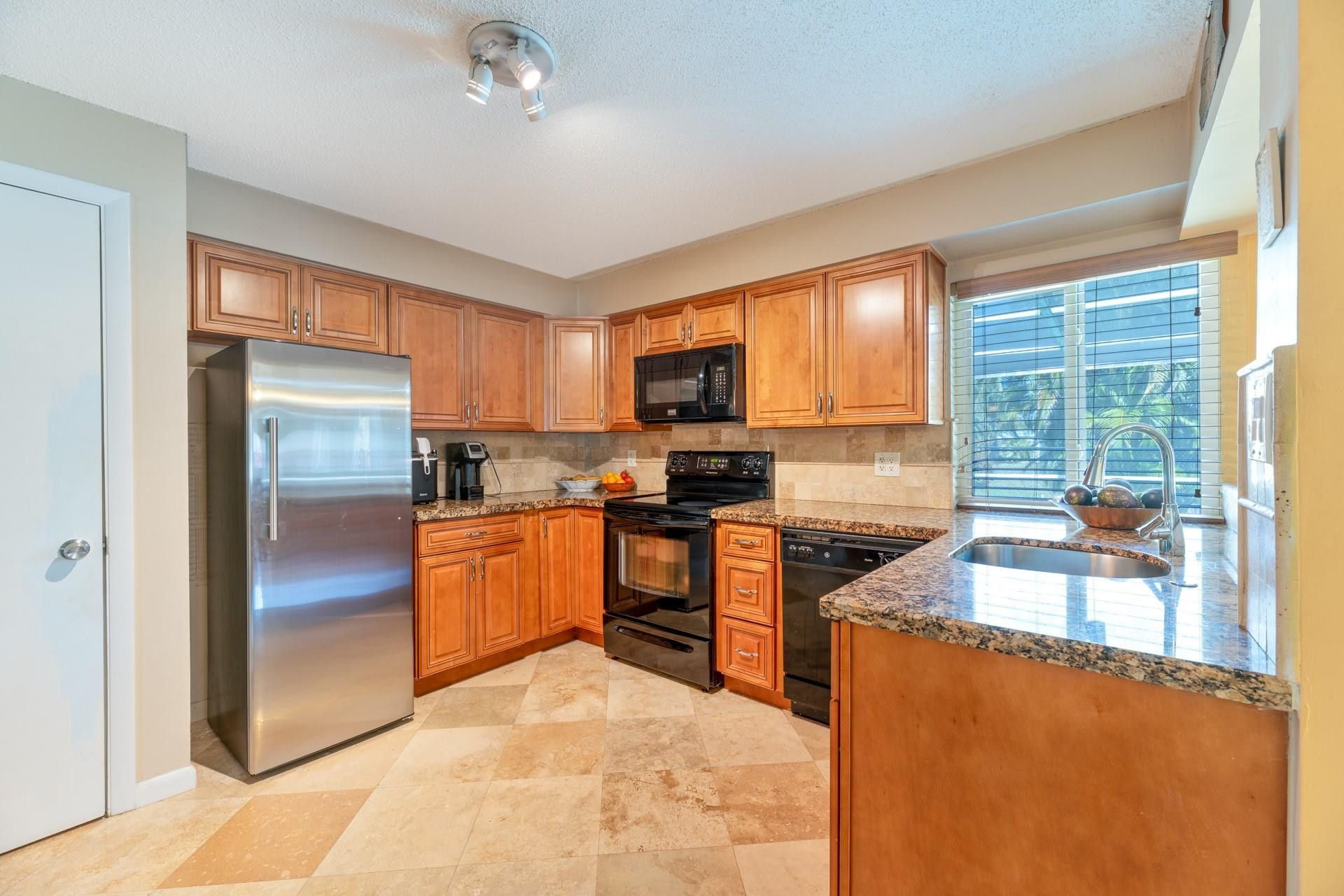 6853 NW 2nd St, Margate, FL 33063 Photo