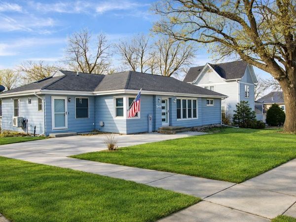 541 E Fayette Street, Denver, IA 50622