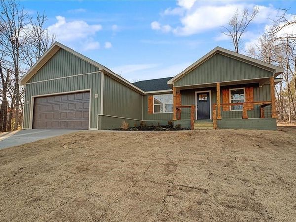 1 Strichen Drive , Bella Vista, AR 72715