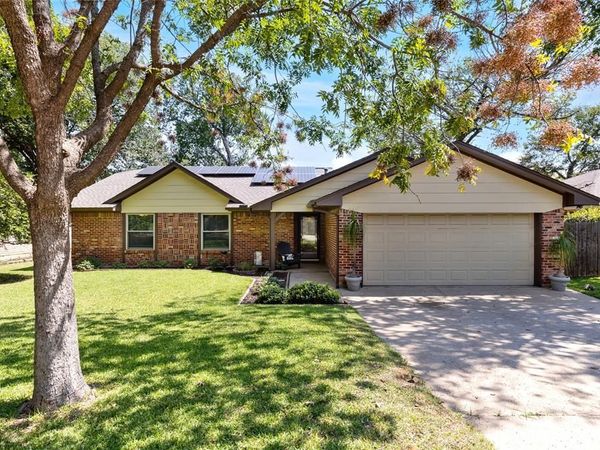 4911 Trails Edge Drive, Arlington, TX 76017