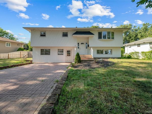 7 Pierre Drive, Commack, NY 11725