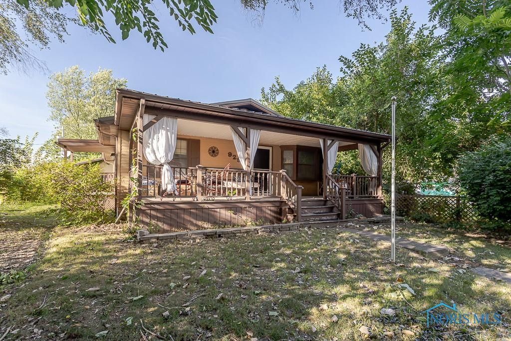 929 Linwood Avenue, Delta, OH 43515 Main Photo