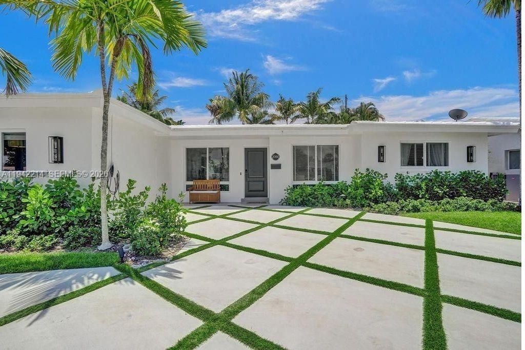 2080 NE 65th St, Fort Lauderdale, FL 33308 Photo