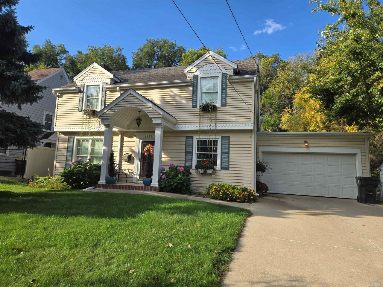 2839 Valley Dr, Sioux City, IA 51104 Main Photo