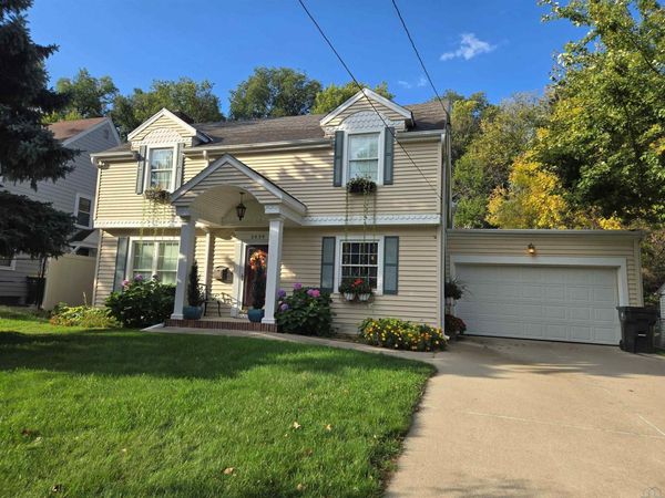 2839 Valley Dr, Sioux City, IA 51104