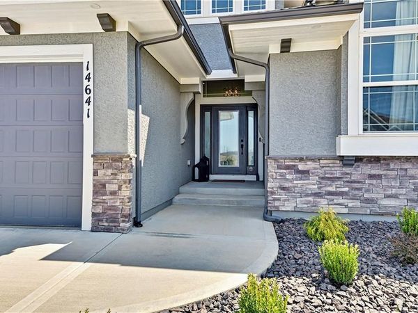 14641 Thousand Oaks Place, Parkville, MO 64152