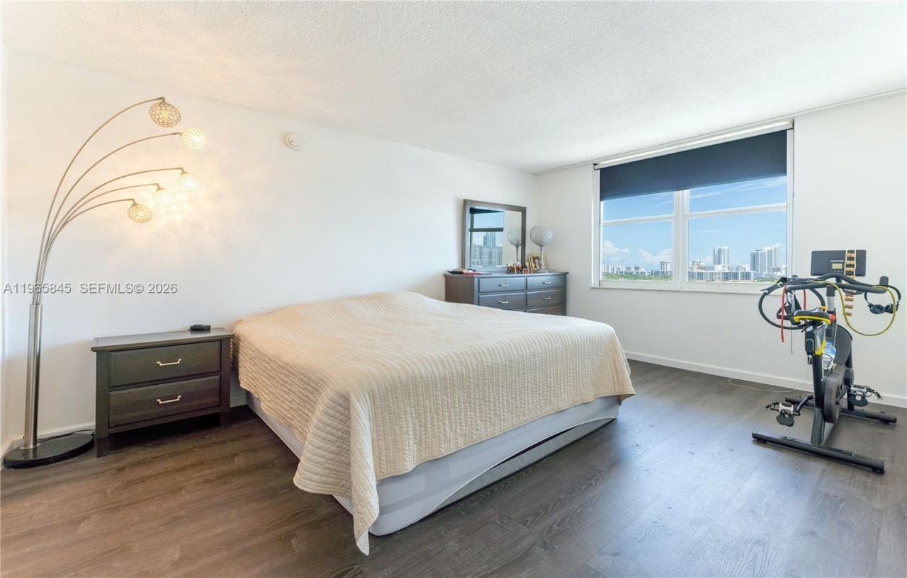 427 Golden Isles Dr , Unit 16F, Hallandale Beach, FL 33009 Photo