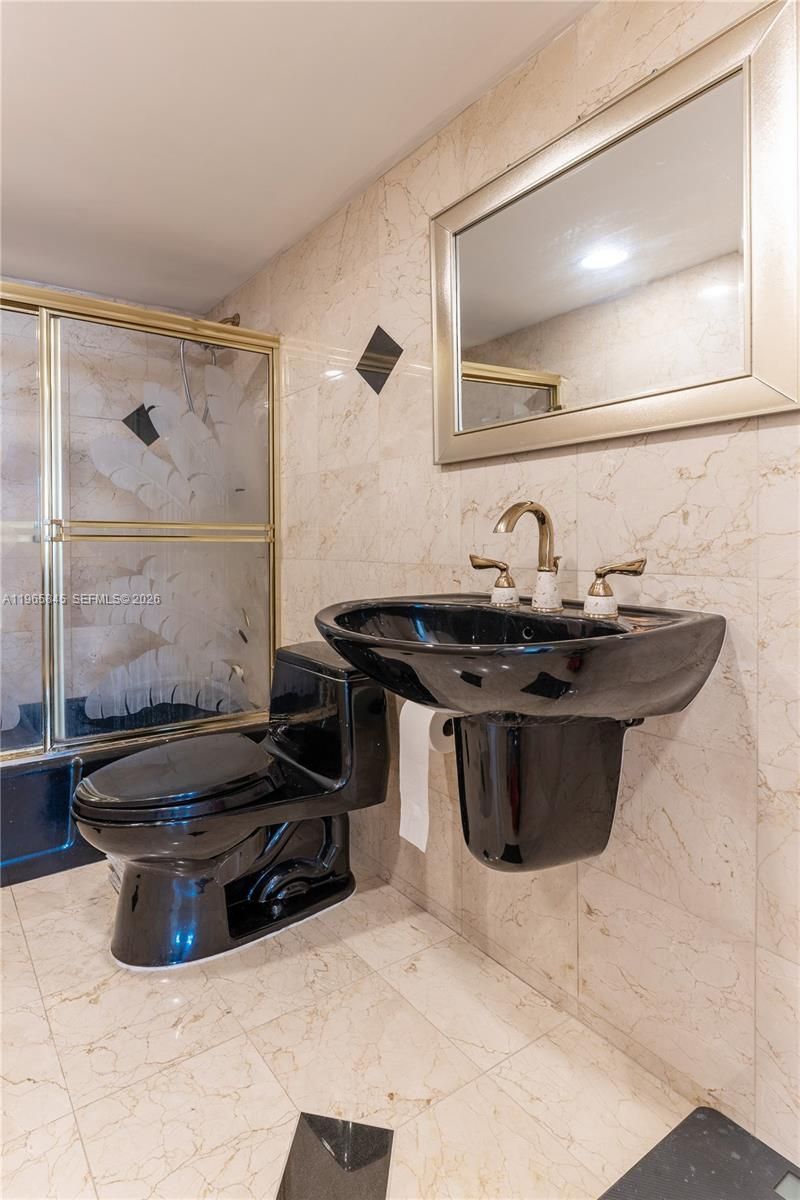 427 Golden Isles Dr , Unit 16F, Hallandale Beach, FL 33009 Photo