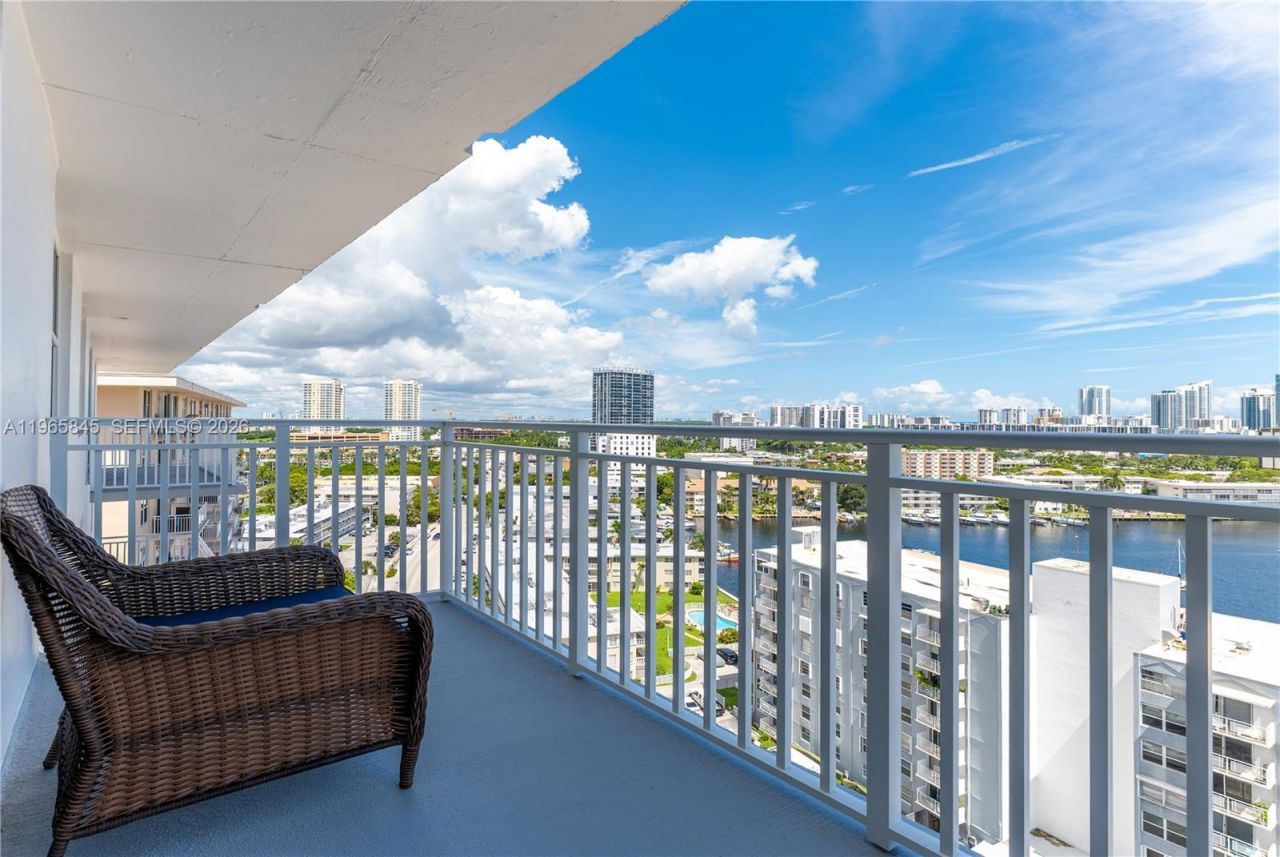 427 Golden Isles Dr , Unit 16F, Hallandale Beach, FL 33009 Photo