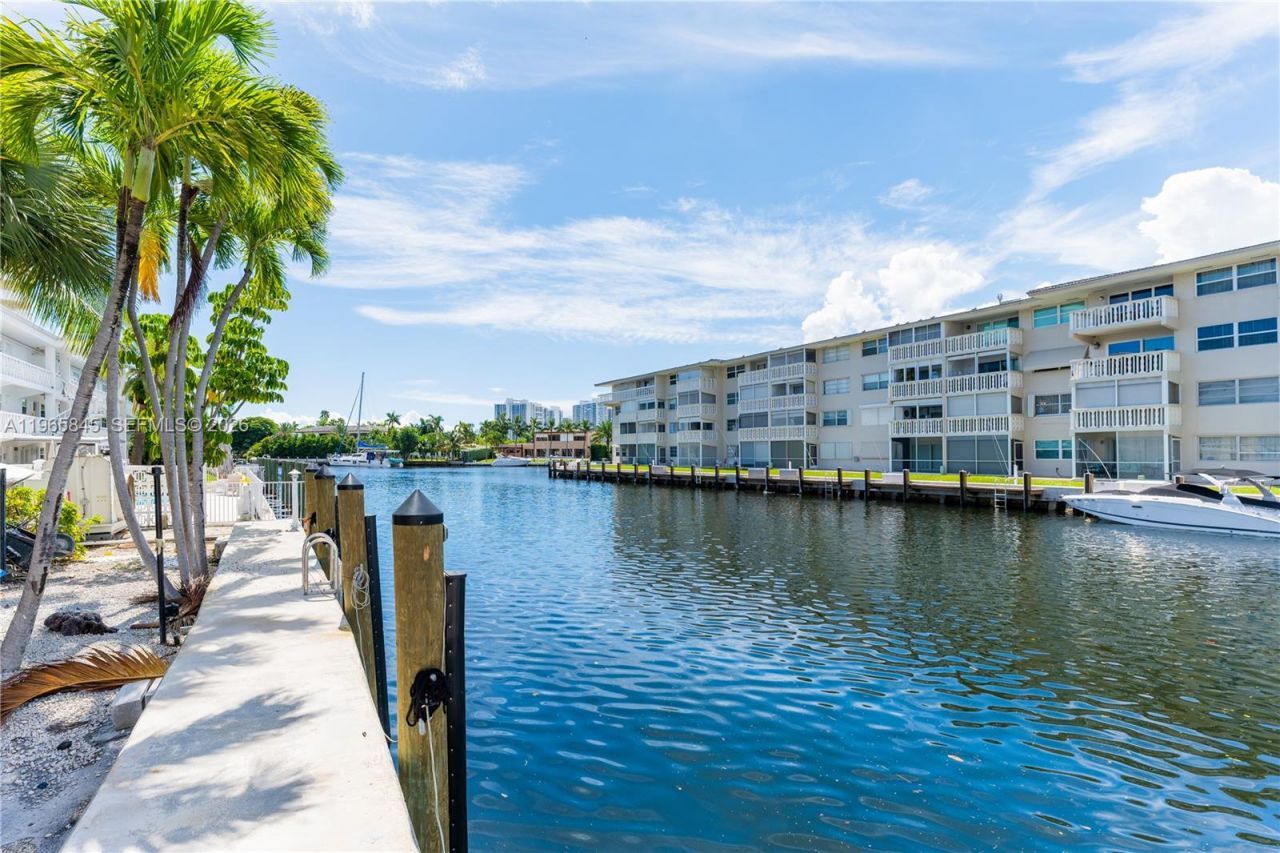 427 Golden Isles Dr , Unit 16F, Hallandale Beach, FL 33009 Photo