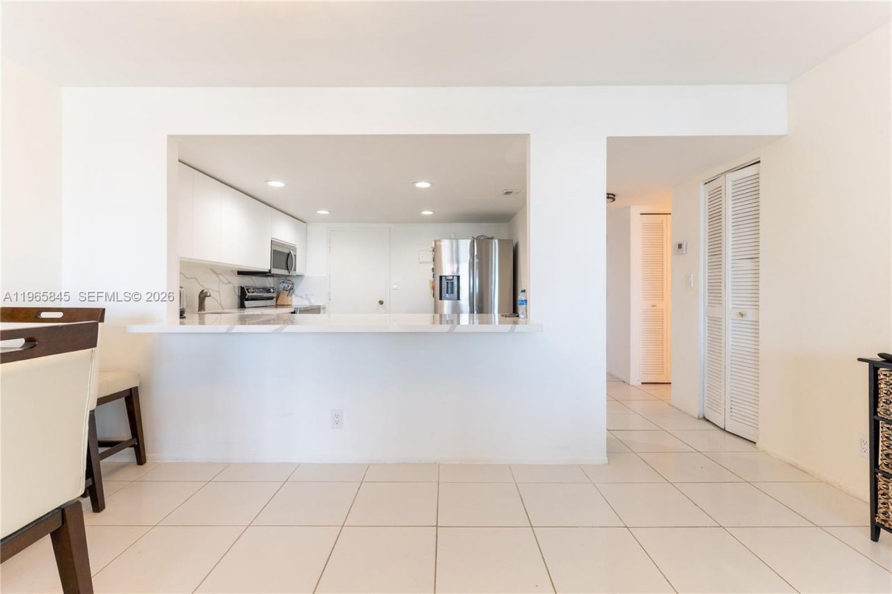 427 Golden Isles Dr , Unit 16F, Hallandale Beach, FL 33009 Photo