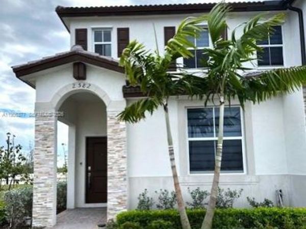 2582 SE 29th St, Homestead, FL 33035