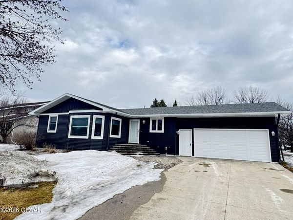 2126 12TH Avenue NW, East Grand Forks, MN 56721