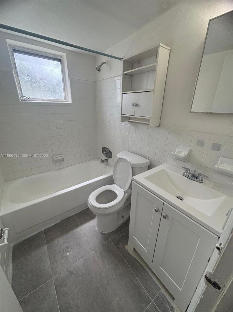 1400 W 29th St, Unit 8, Hialeah, FL 33012 Photo