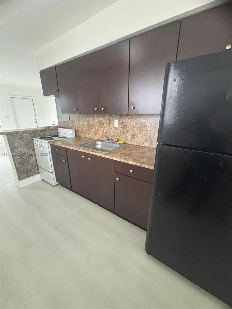 1400 W 29th St, Unit 8, Hialeah, FL 33012 Photo