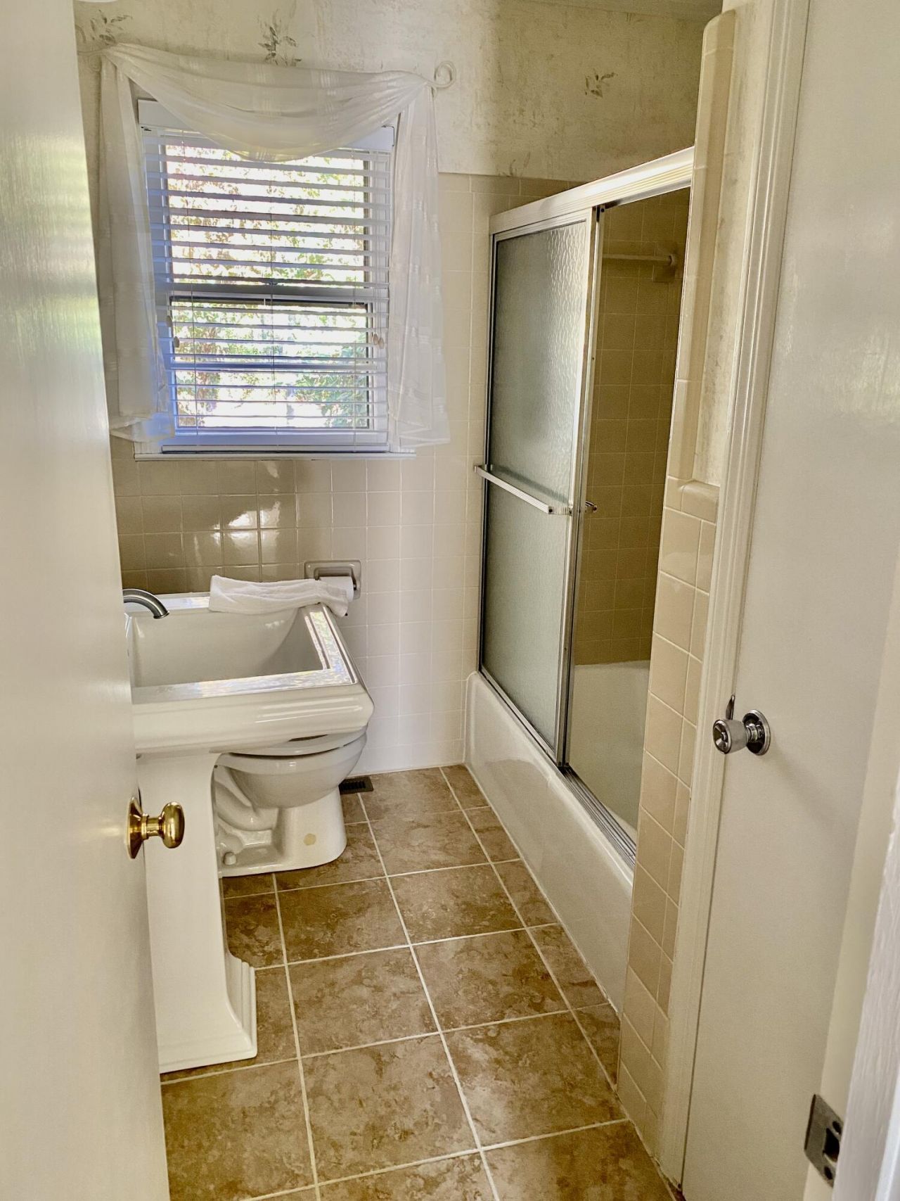 304 Greenbay Street Photo 20