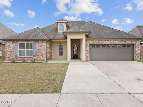 225 Woodhaven Road, Youngsville, LA 70592