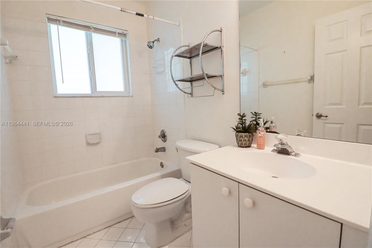 5663 NW 112th Pl, Unit 5663, Doral, FL 33178 Photo