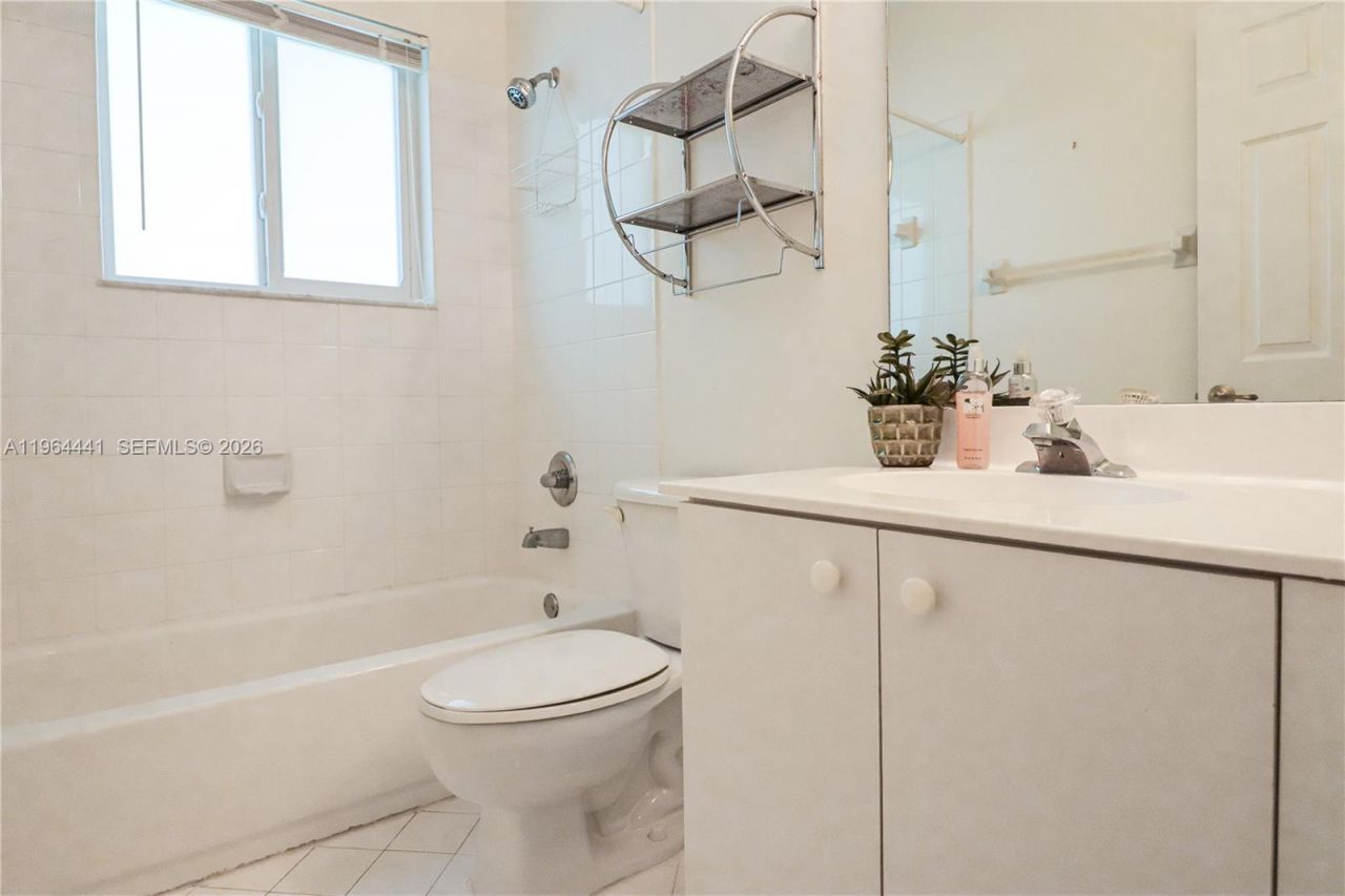 5663 NW 112th Pl, Unit 5663, Doral, FL 33178 Photo