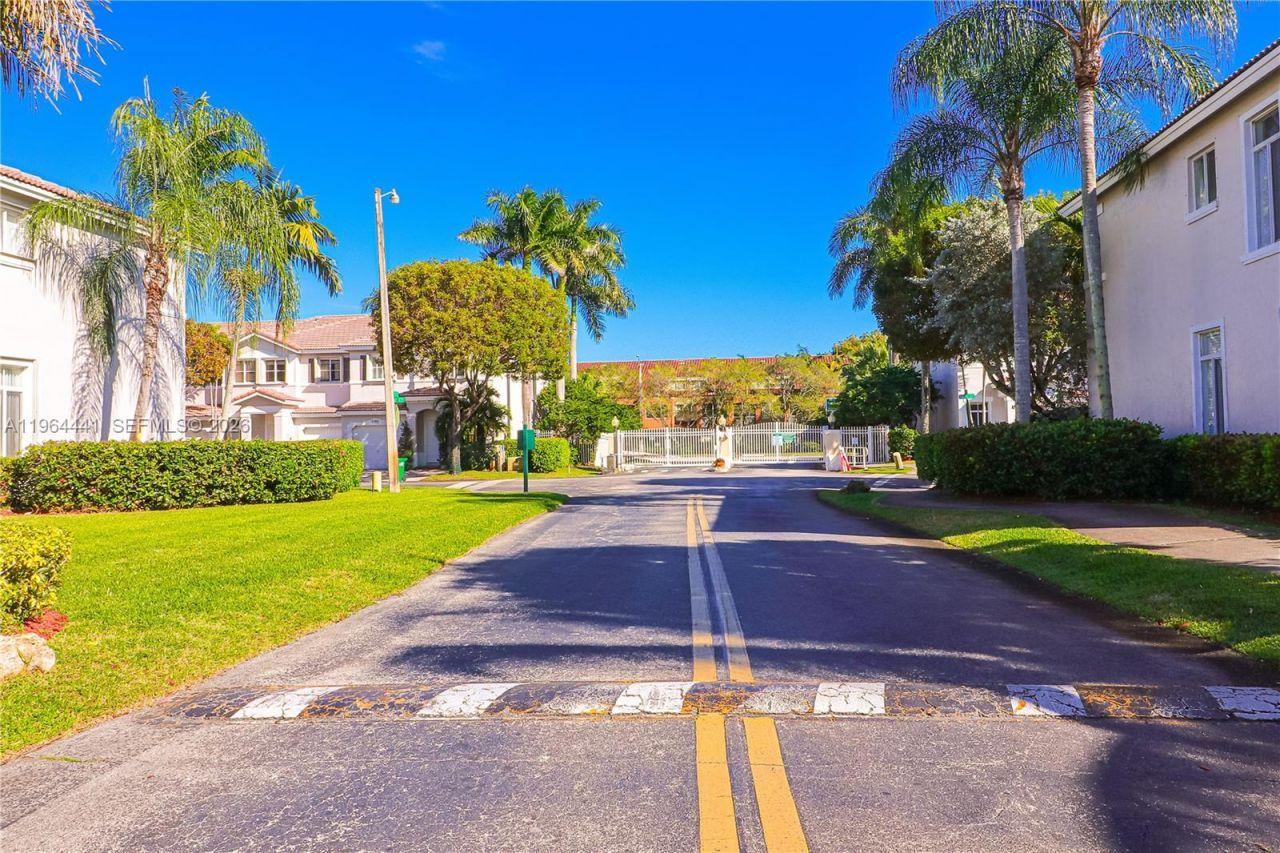 5663 NW 112th Pl, Unit 5663, Doral, FL 33178 Photo