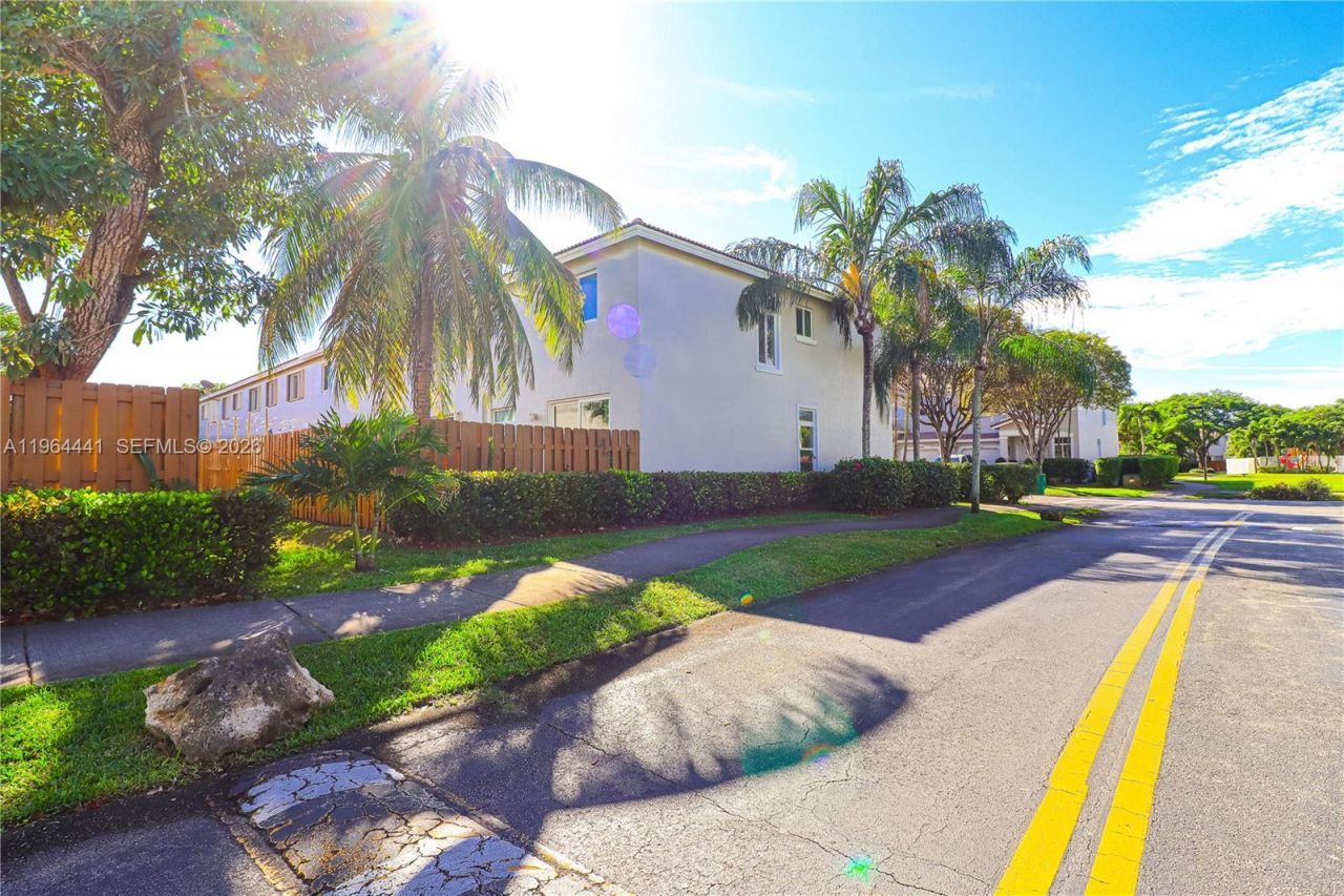 5663 NW 112th Pl, Unit 5663, Doral, FL 33178 Photo