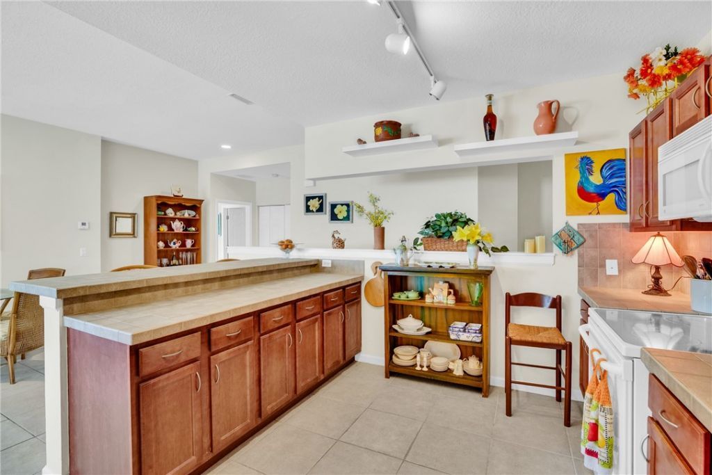 528 7th Square Sw, Unit 202, Vero Beach, FL 32962 Photo