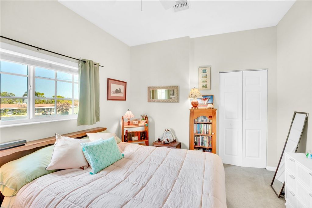 528 7th Square Sw, Unit 202, Vero Beach, FL 32962 Photo