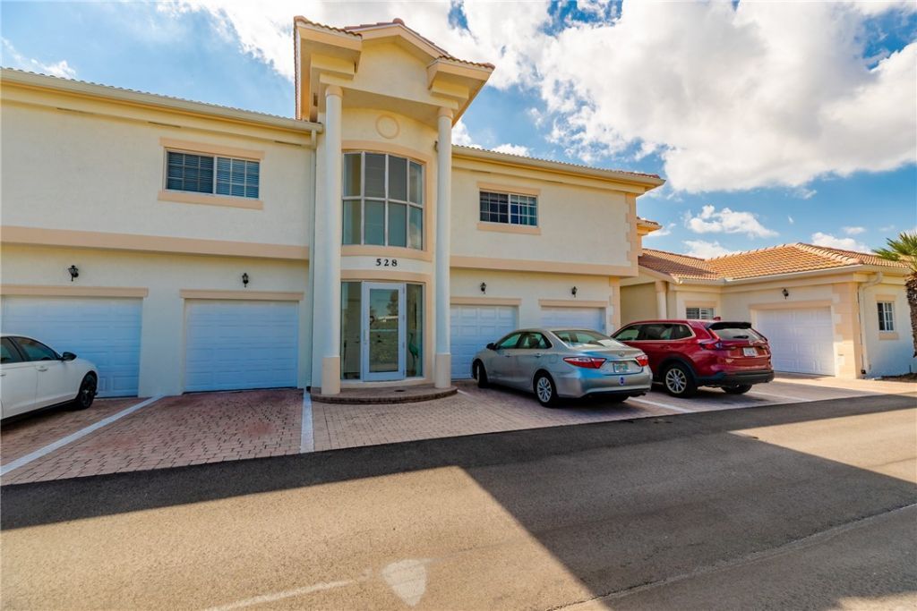 528 7th Square Sw, Unit 202, Vero Beach, FL 32962 Photo