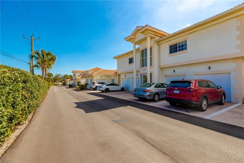 528 7th Square Sw, Unit 202, Vero Beach, FL 32962 Photo