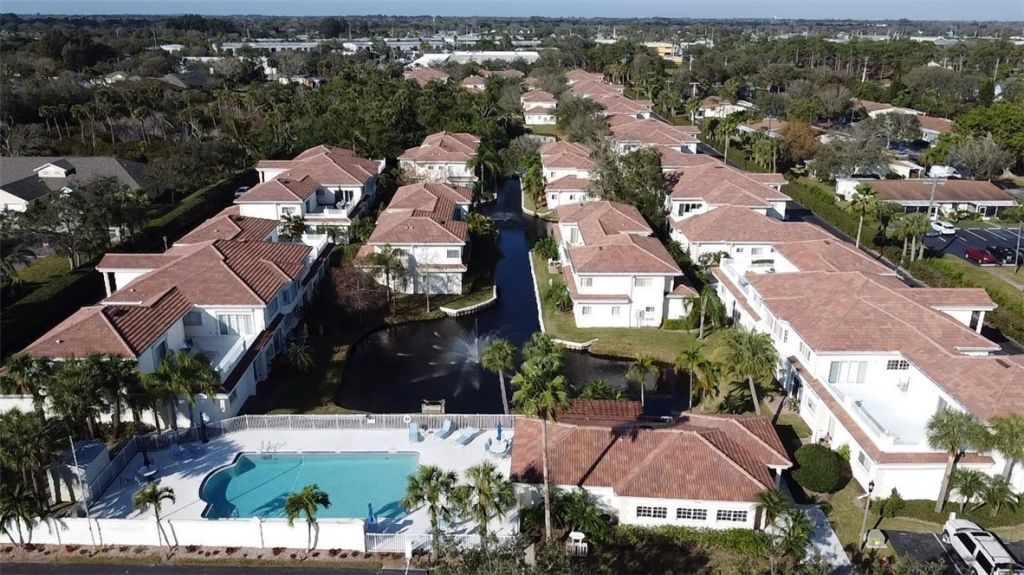 528 7th Square Sw, Unit 202, Vero Beach, FL 32962 Photo