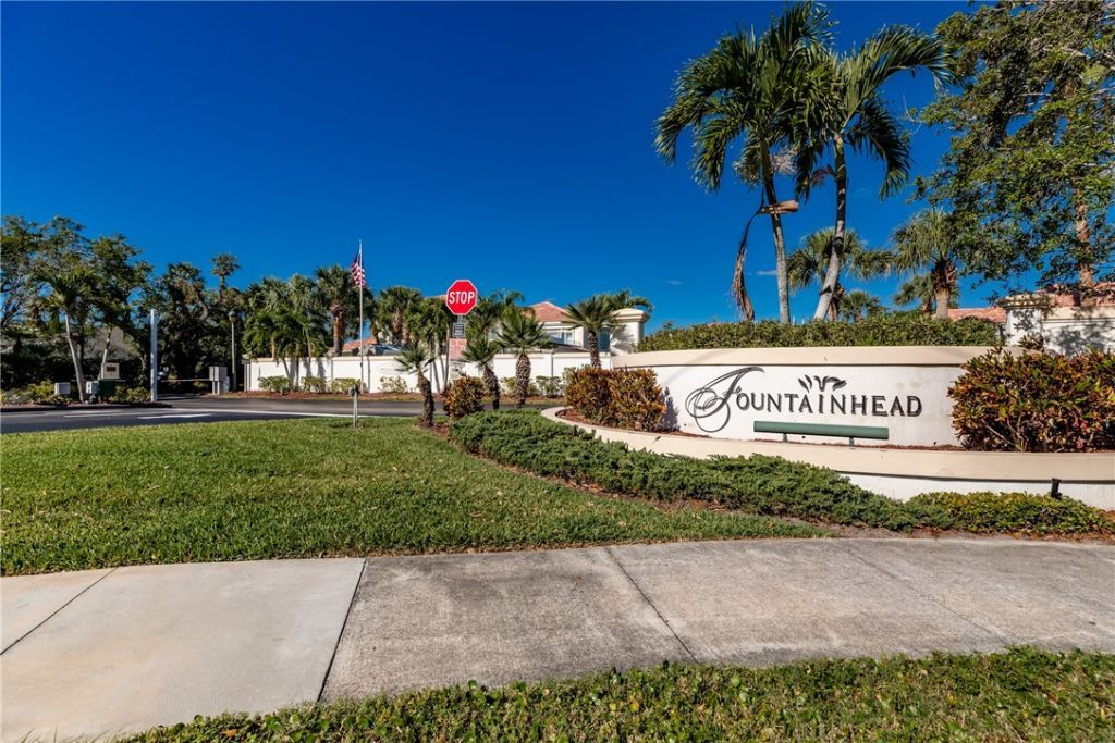 528 7th Square Sw, Unit 202, Vero Beach, FL 32962 Photo