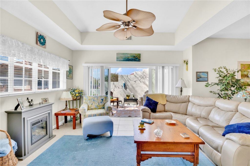 528 7th Square Sw, Unit 202, Vero Beach, FL 32962 Photo