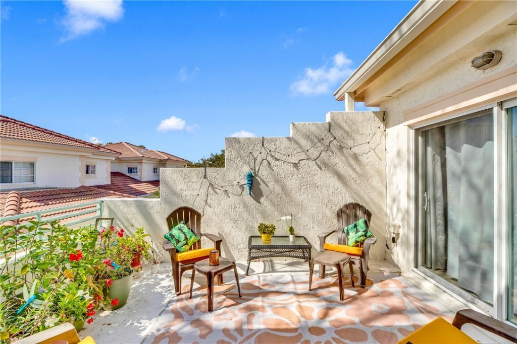 528 7th Square Sw, Unit 202, Vero Beach, FL 32962 Photo