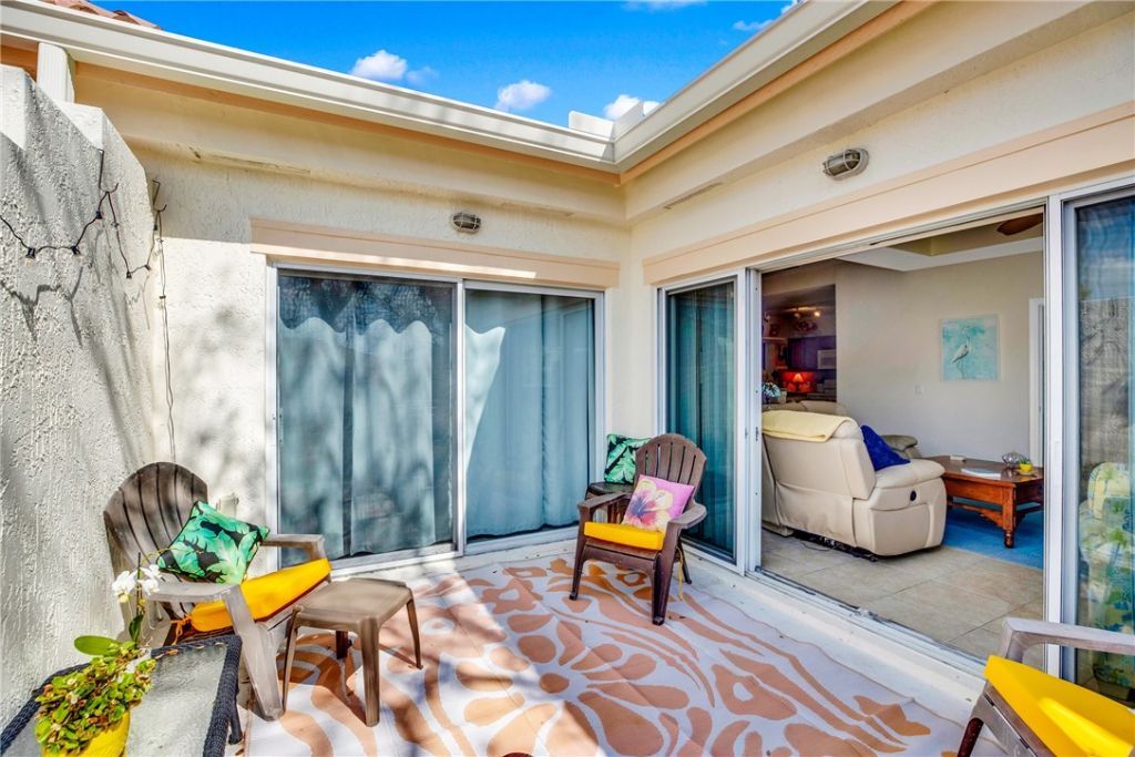 528 7th Square Sw, Unit 202, Vero Beach, FL 32962 Photo