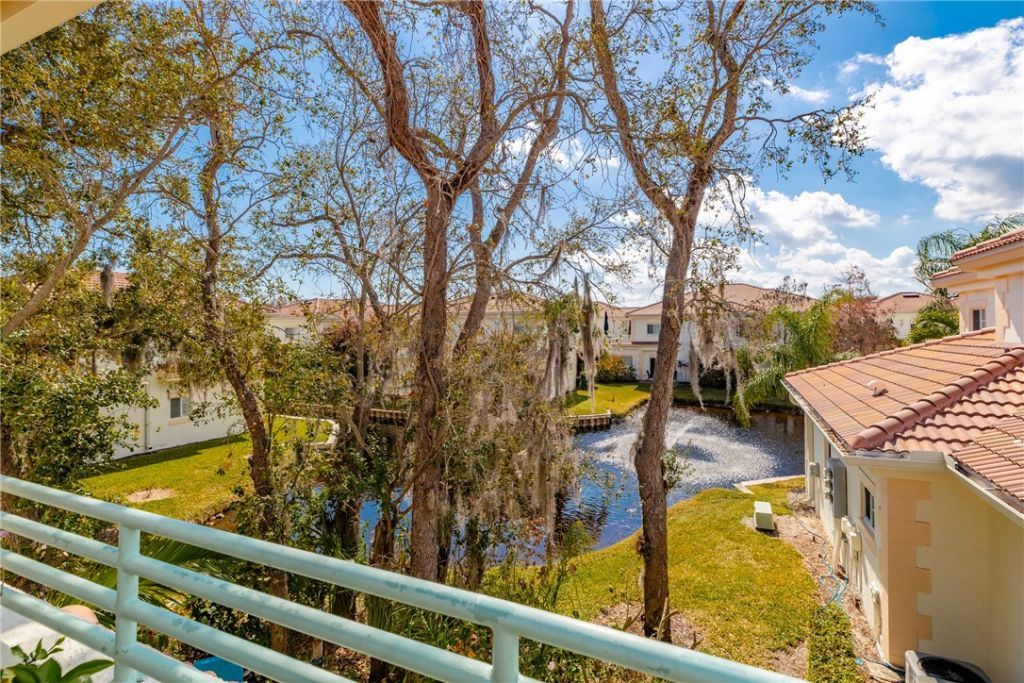528 7th Square Sw, Unit 202, Vero Beach, FL 32962 Photo