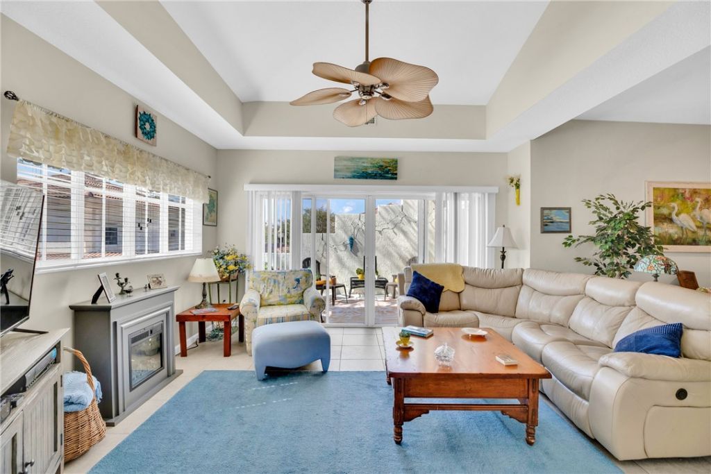 528 7th Square Sw, Unit 202, Vero Beach, FL 32962 Photo