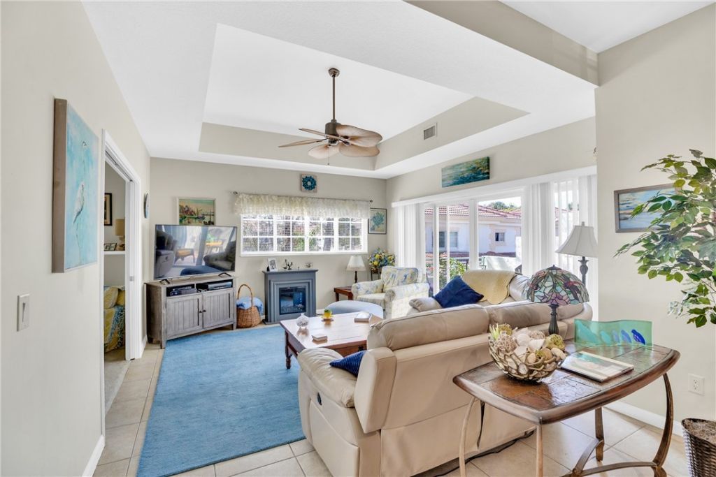 528 7th Square Sw, Unit 202, Vero Beach, FL 32962 Photo