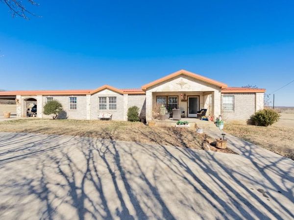474 Hanging Tree Road, Bowie, TX 76230