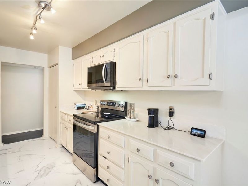 1006 Bunker Drive, Unit 203, Fairlawn, OH 44333 Photo 6