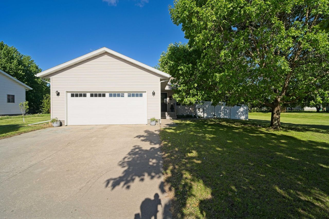 1614 N Minnesota St Mitchell, SD 57301