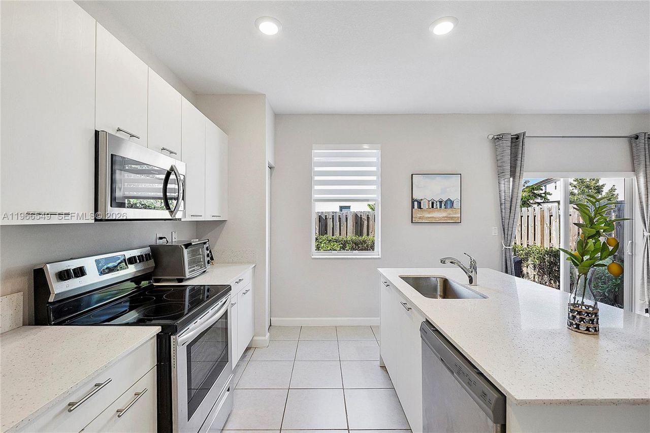 2361 NW 125th St , Miami, FL 33167 Photo