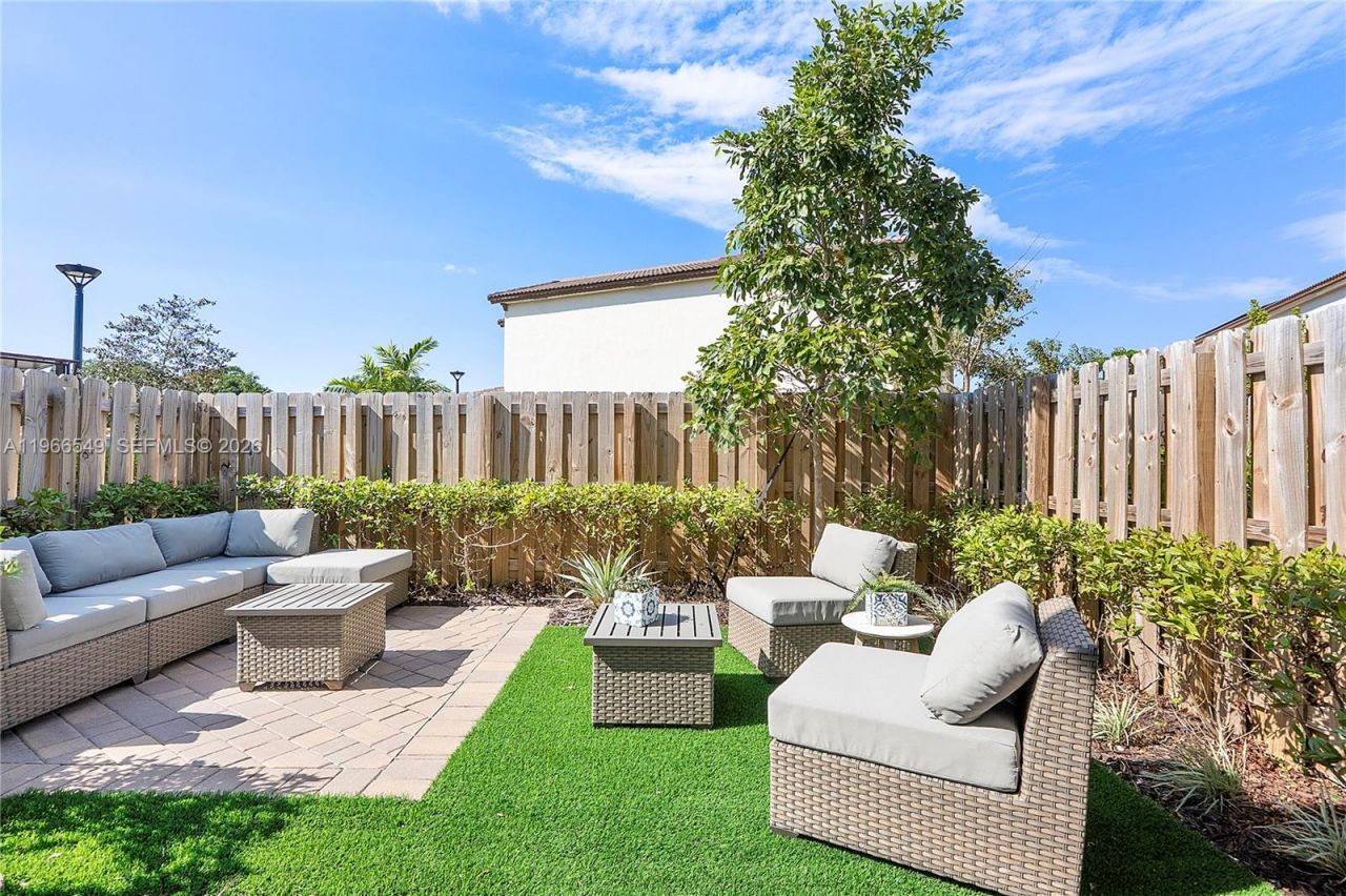 2361 NW 125th St , Miami, FL 33167 Photo