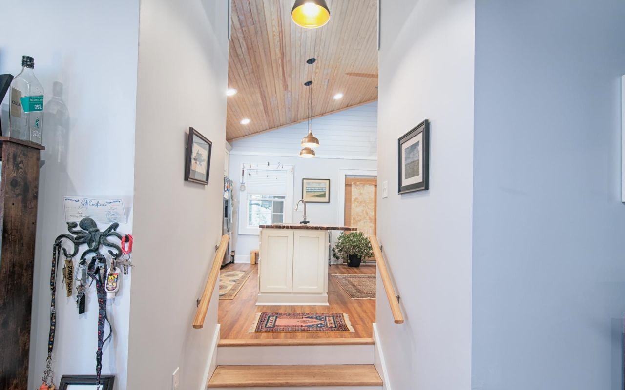 108 Howard St. Photo 10