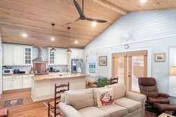 108 Howard St. photo 4