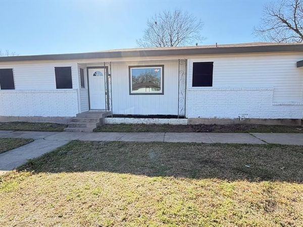 1102 Poindexter Avenue, Cleburne, TX 76033