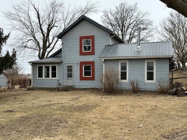 3011 Black Hawk Ave, Oxford, IA 52322