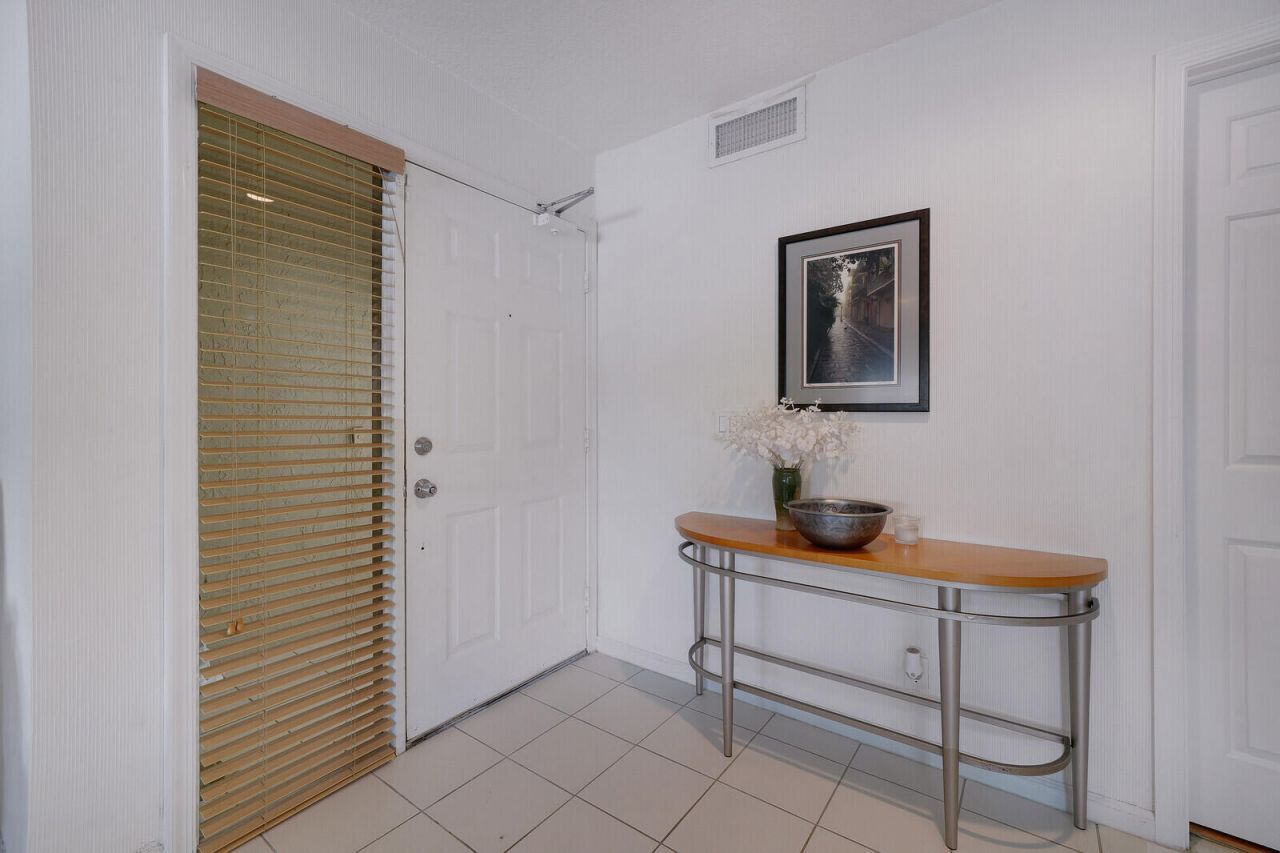 5521 Coach House Circle, Unit D, Boca Raton, FL 33486 Photo